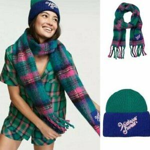 NWT Victoria’s Secret Green Plaid Cozy Hat and Scarf Set